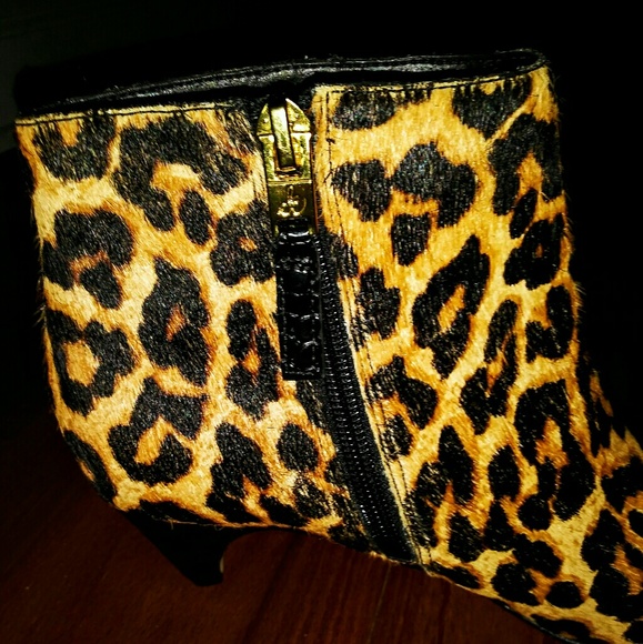 Sam Edelman "Lucy" Leopard Print Booties - Picture 6 of 8